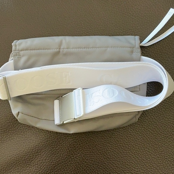 Canada Goose Gray Belt Bag - Picture 4 of 5
